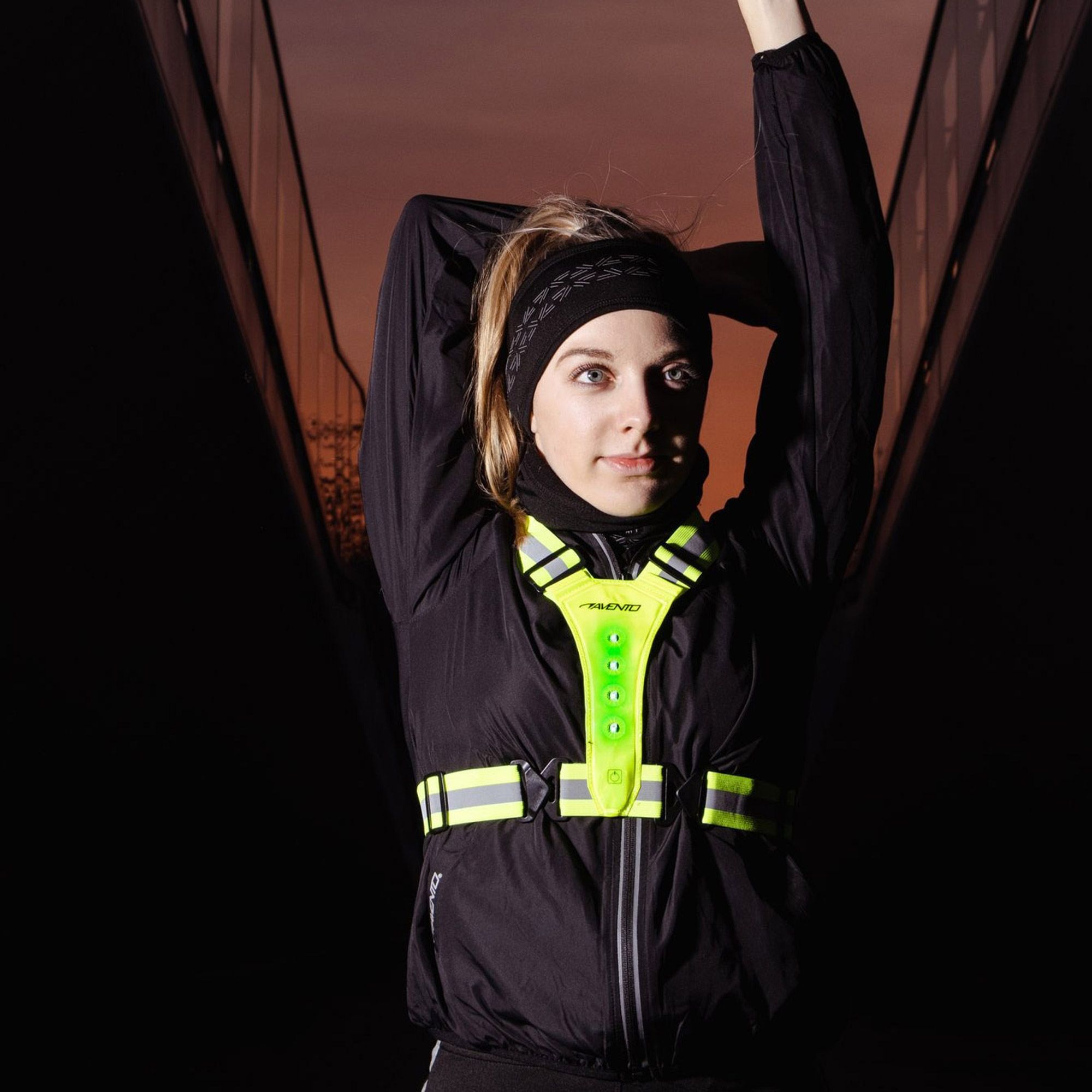 Avento Sports Safety Vest LED Rechargeable 