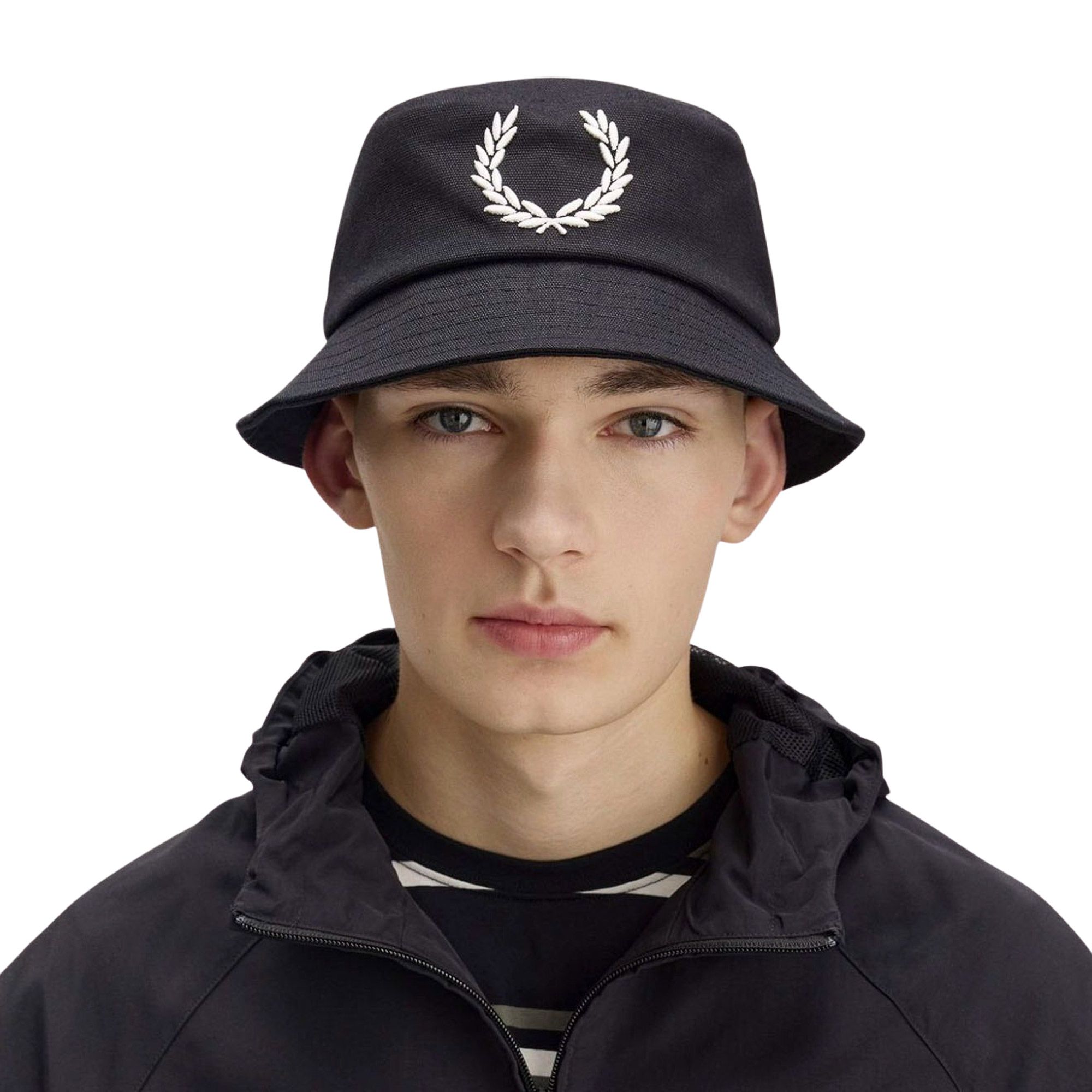 Fred Perry Bold Branding Canvas Buckethat Heren