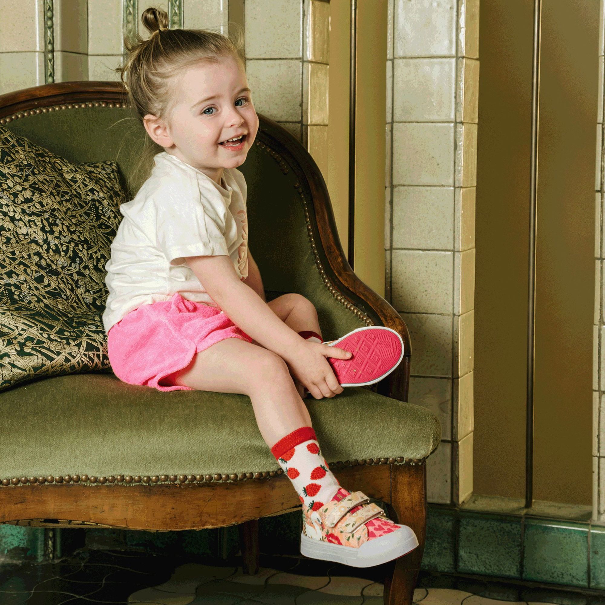 Go Bananas Swan Sneakers Junior