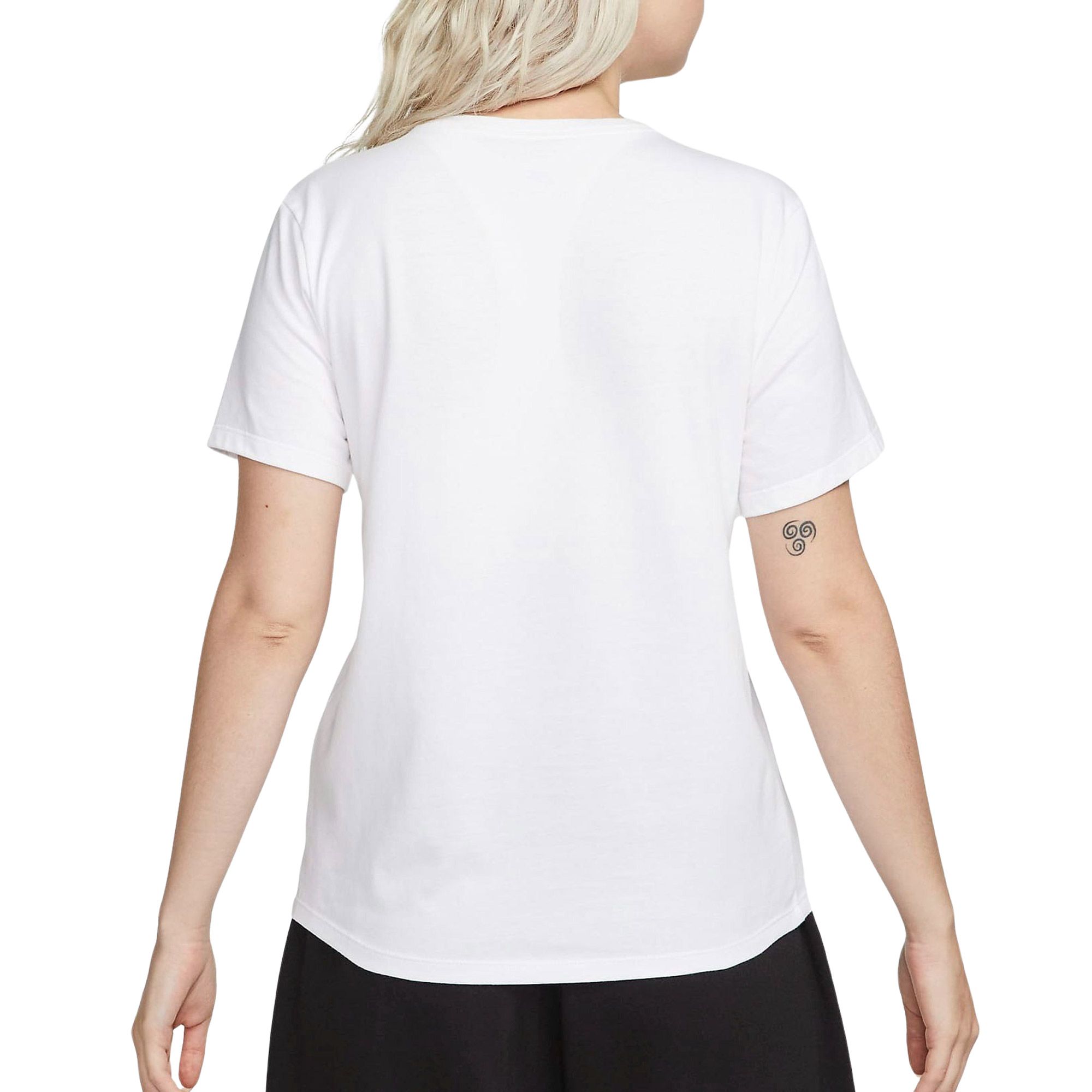 Nike Sportswear Club Essentials Shirt Dames