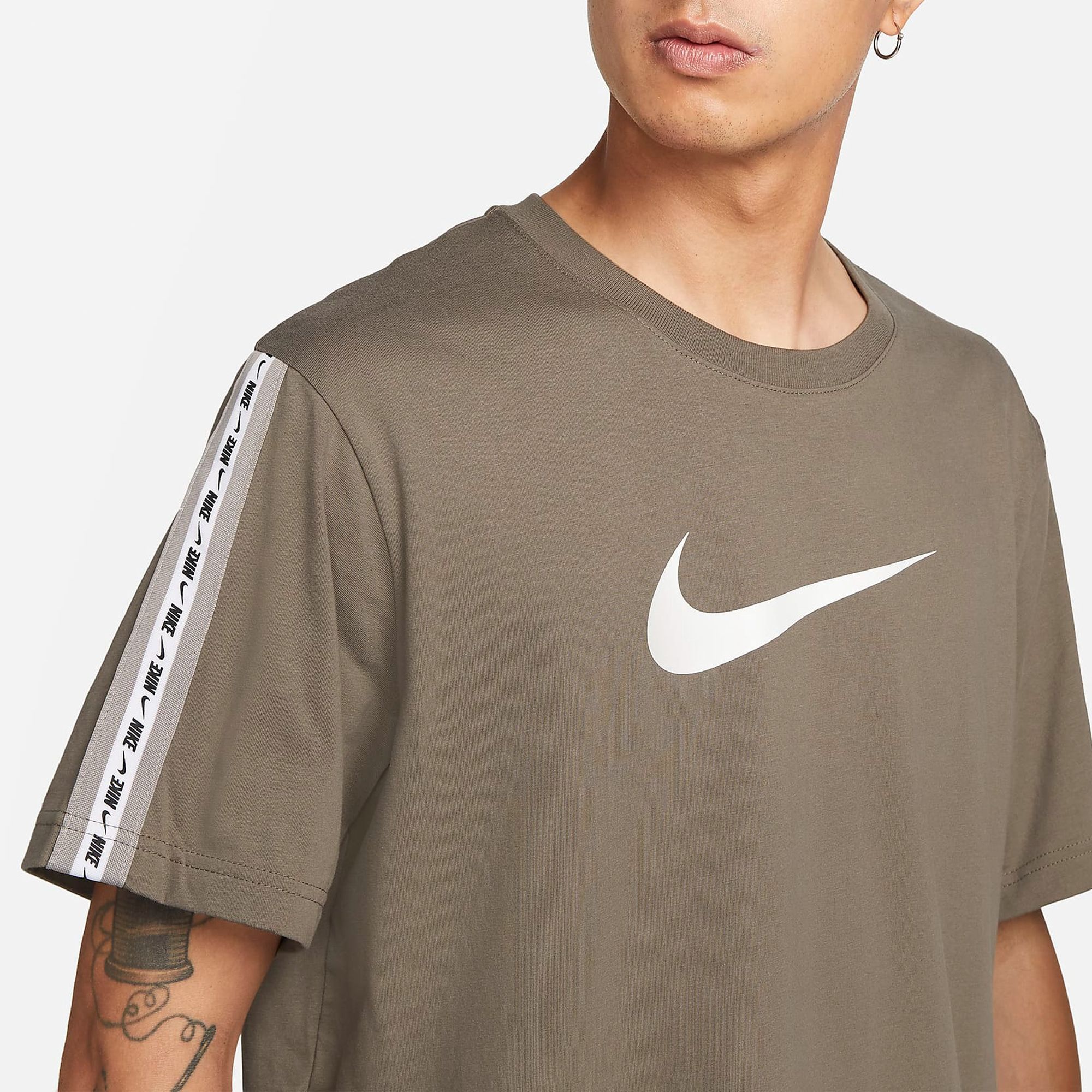 Nike Sportswear Repeat Shirt Heren
