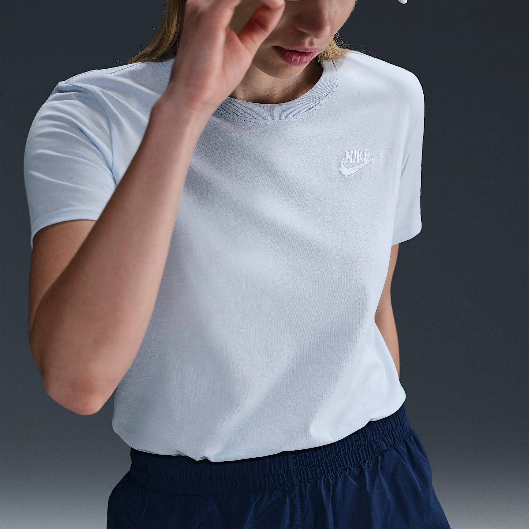 Nike Sportswear Club Essentials Shirt Dames