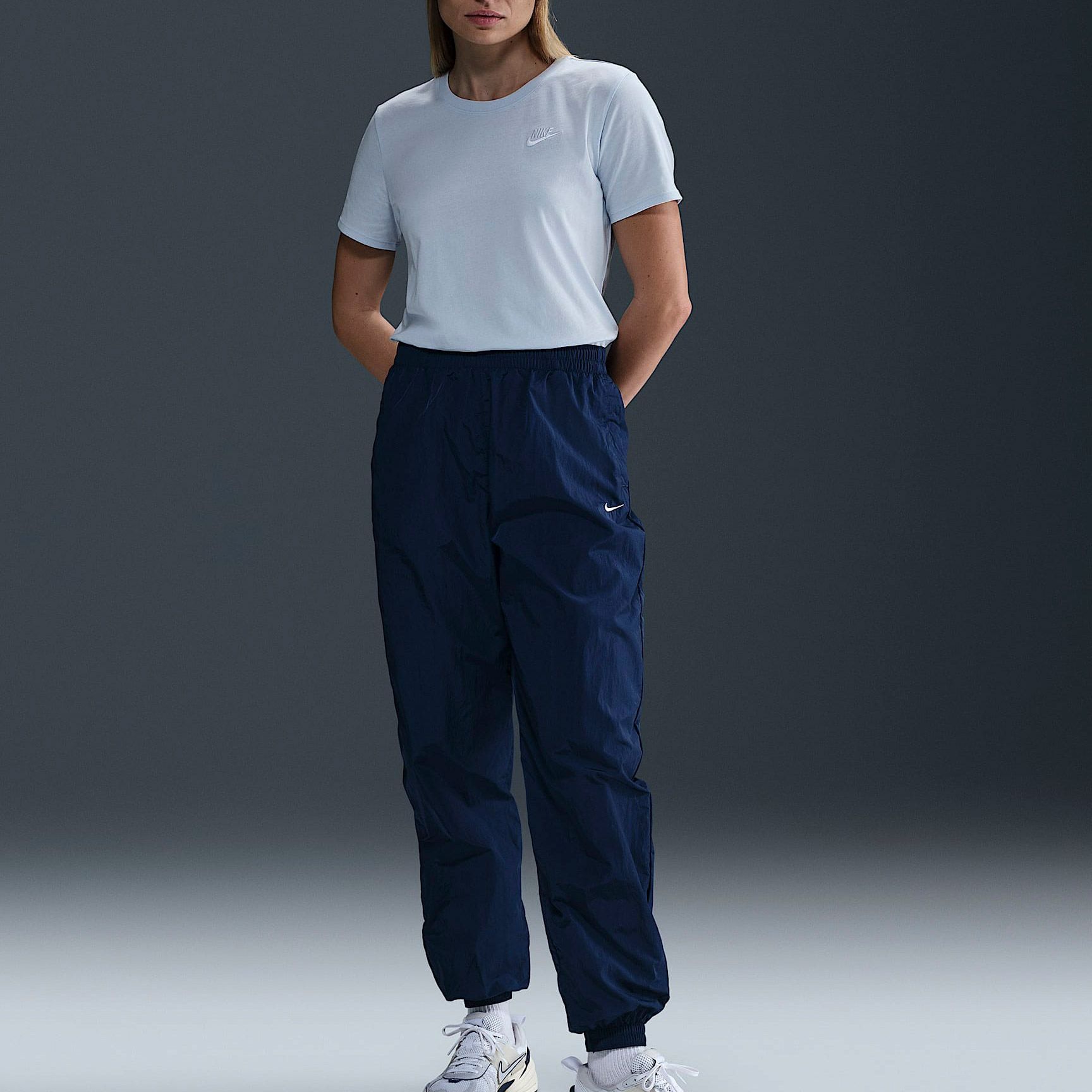 Nike Sportswear Club Essentials Shirt Dames