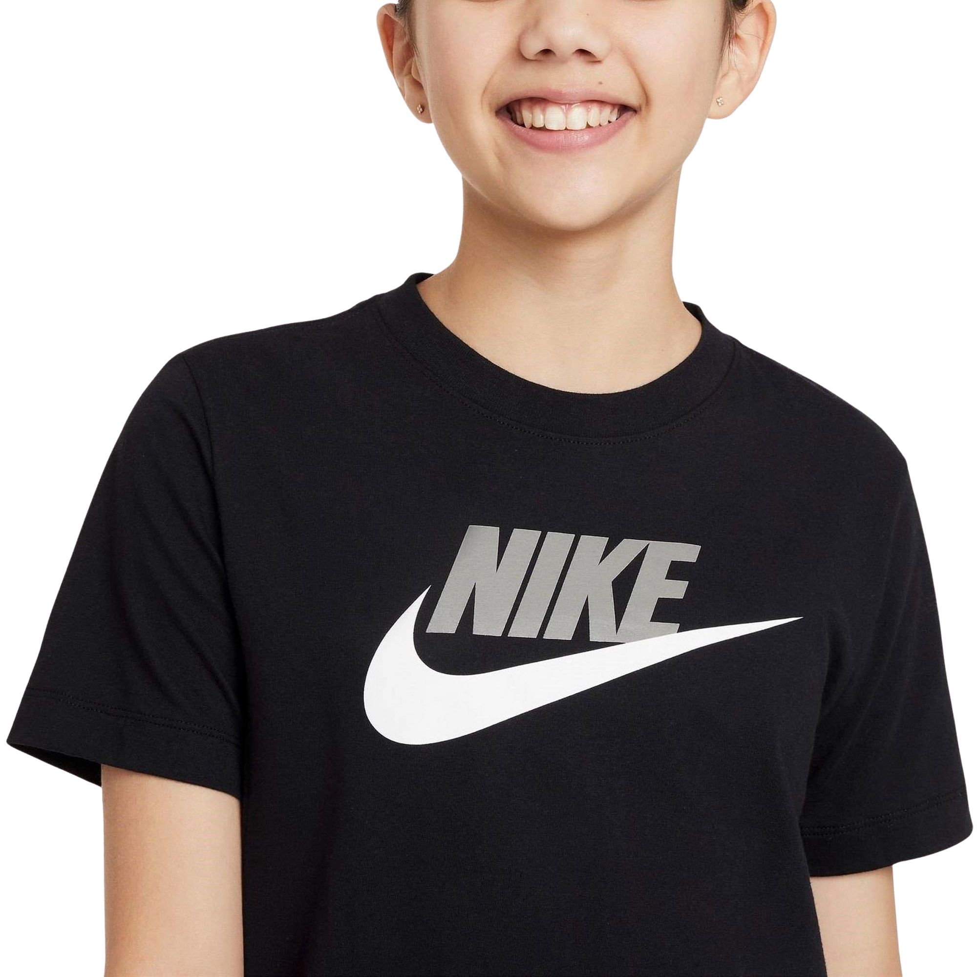 black nike t shirt junior