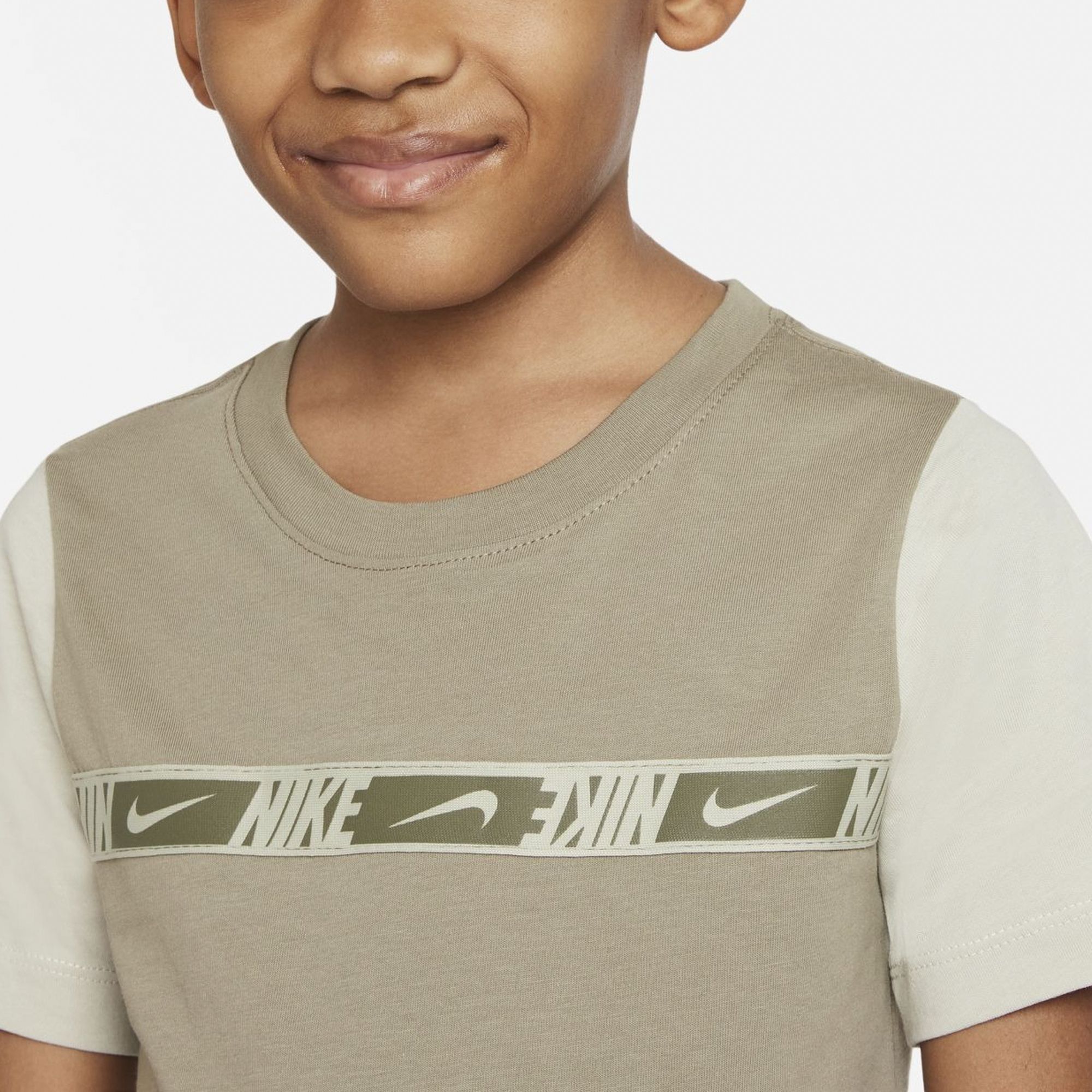 Nike Repeat Shirt Junior