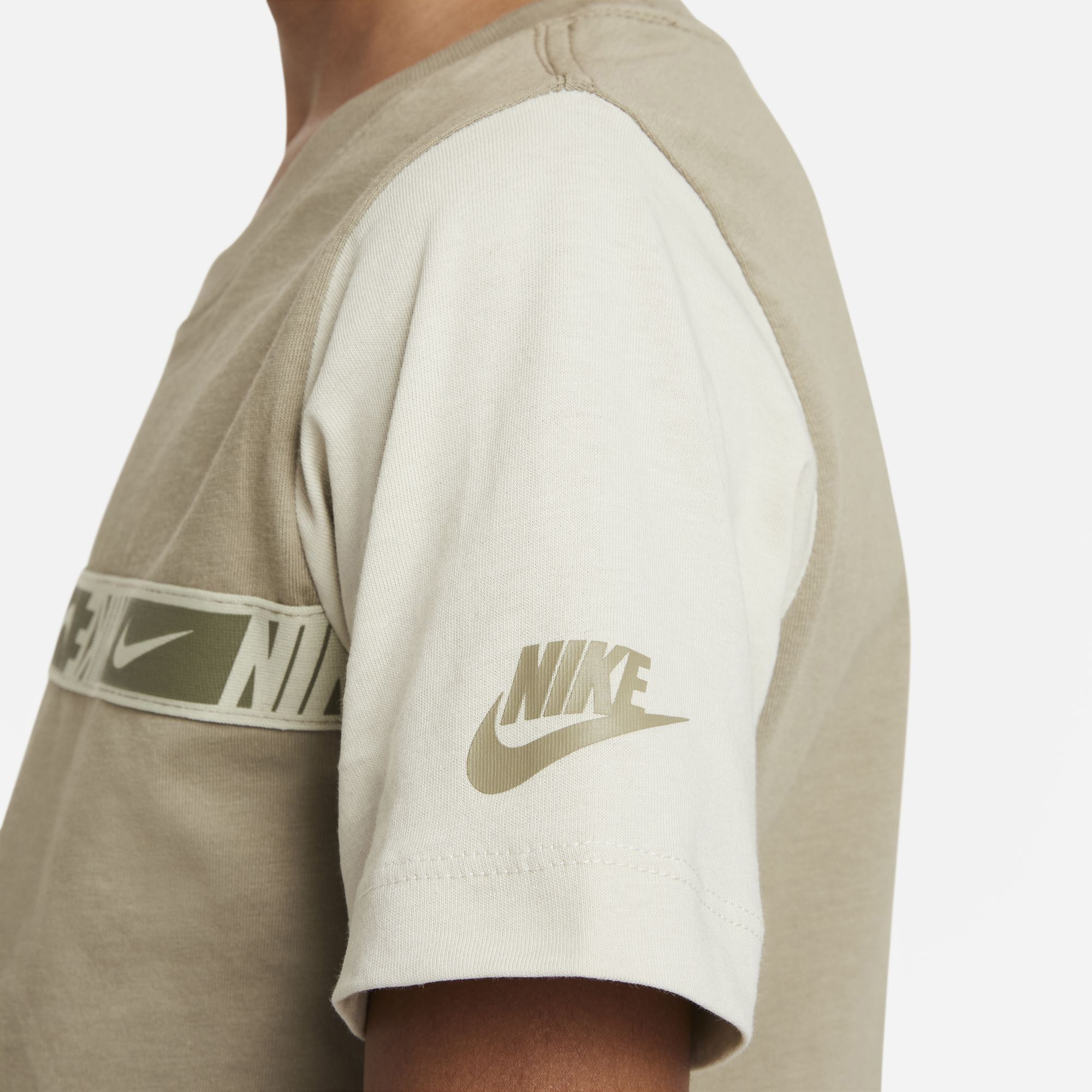 Nike Repeat Shirt Junior