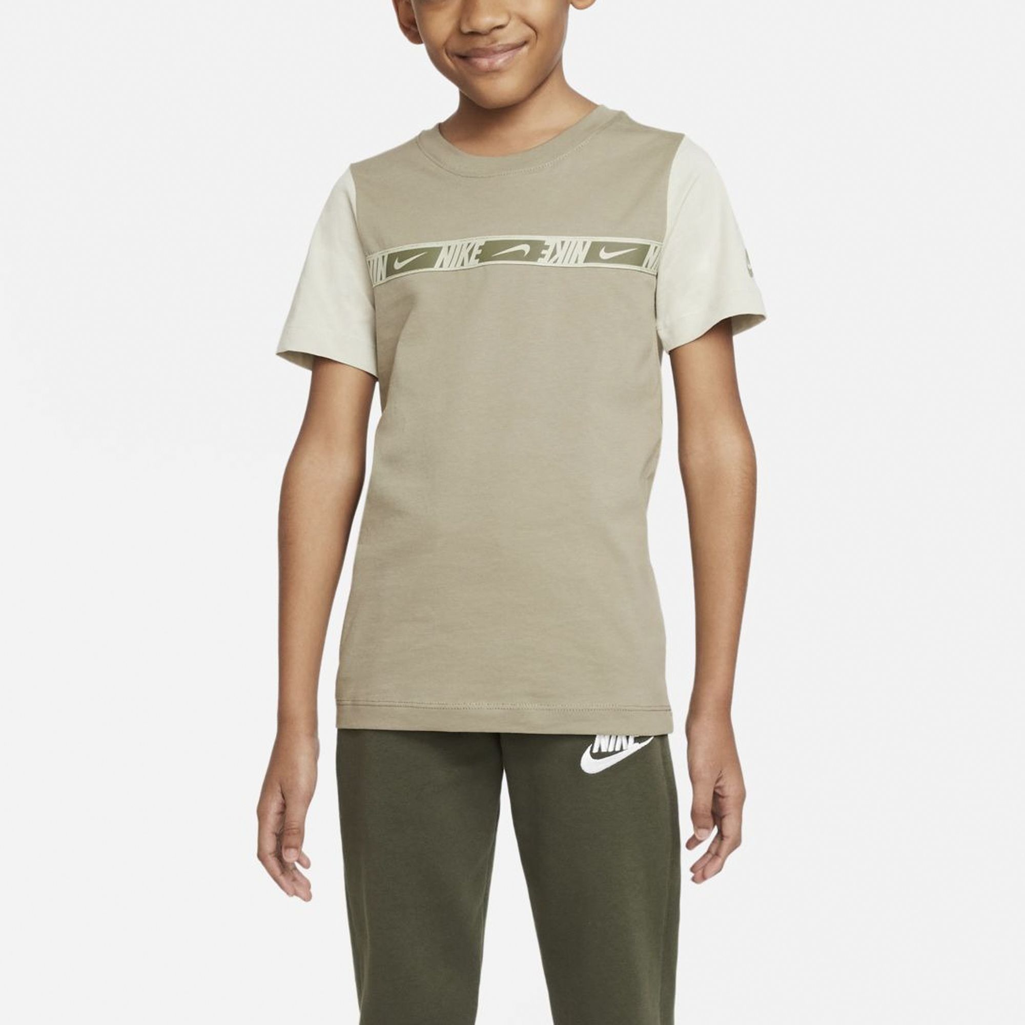 Nike Repeat Shirt Junior