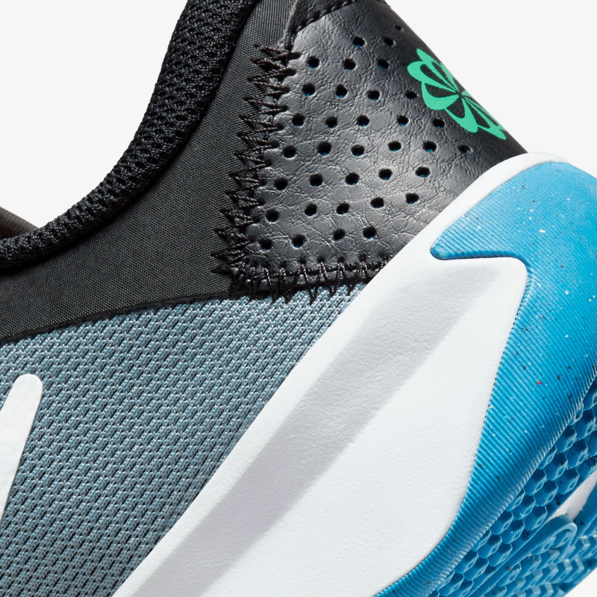 Nike Omni Multi-Court Indoorschuhe Kinder