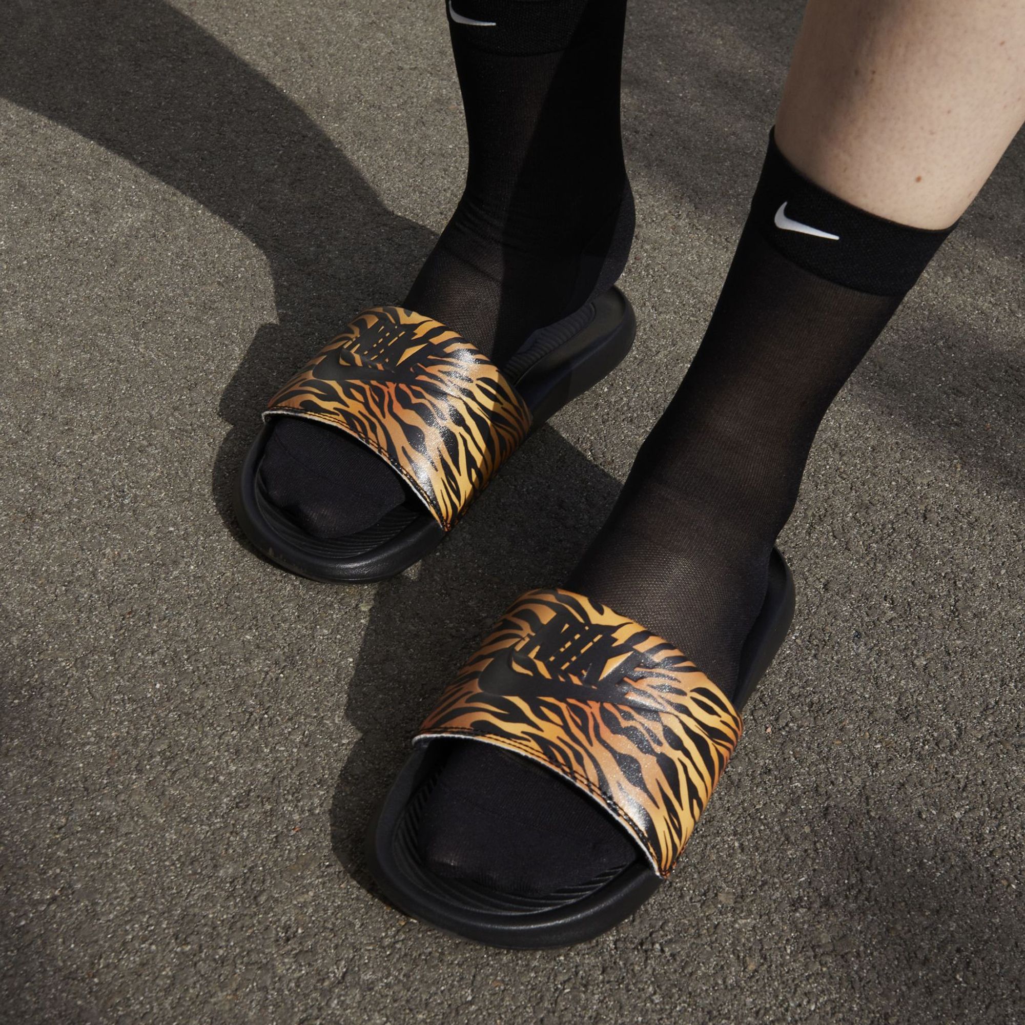 Nike Victori One Print Badslipper Dames