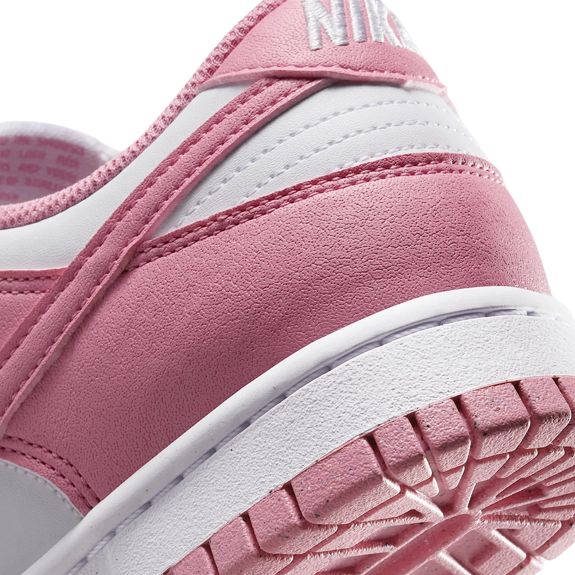 Baskets Nike Dunk Low NN Femmes