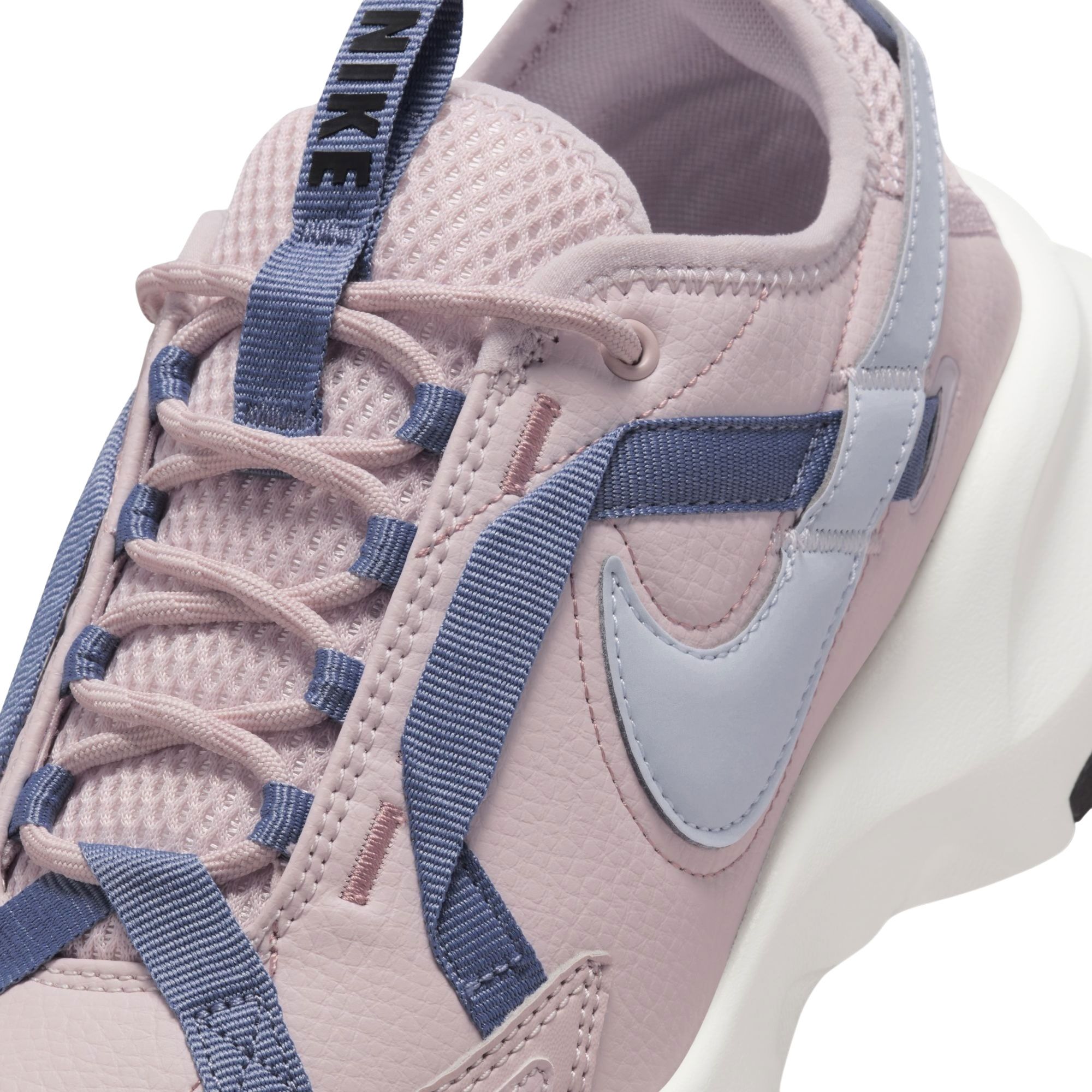 Baskets Nike TC 7900