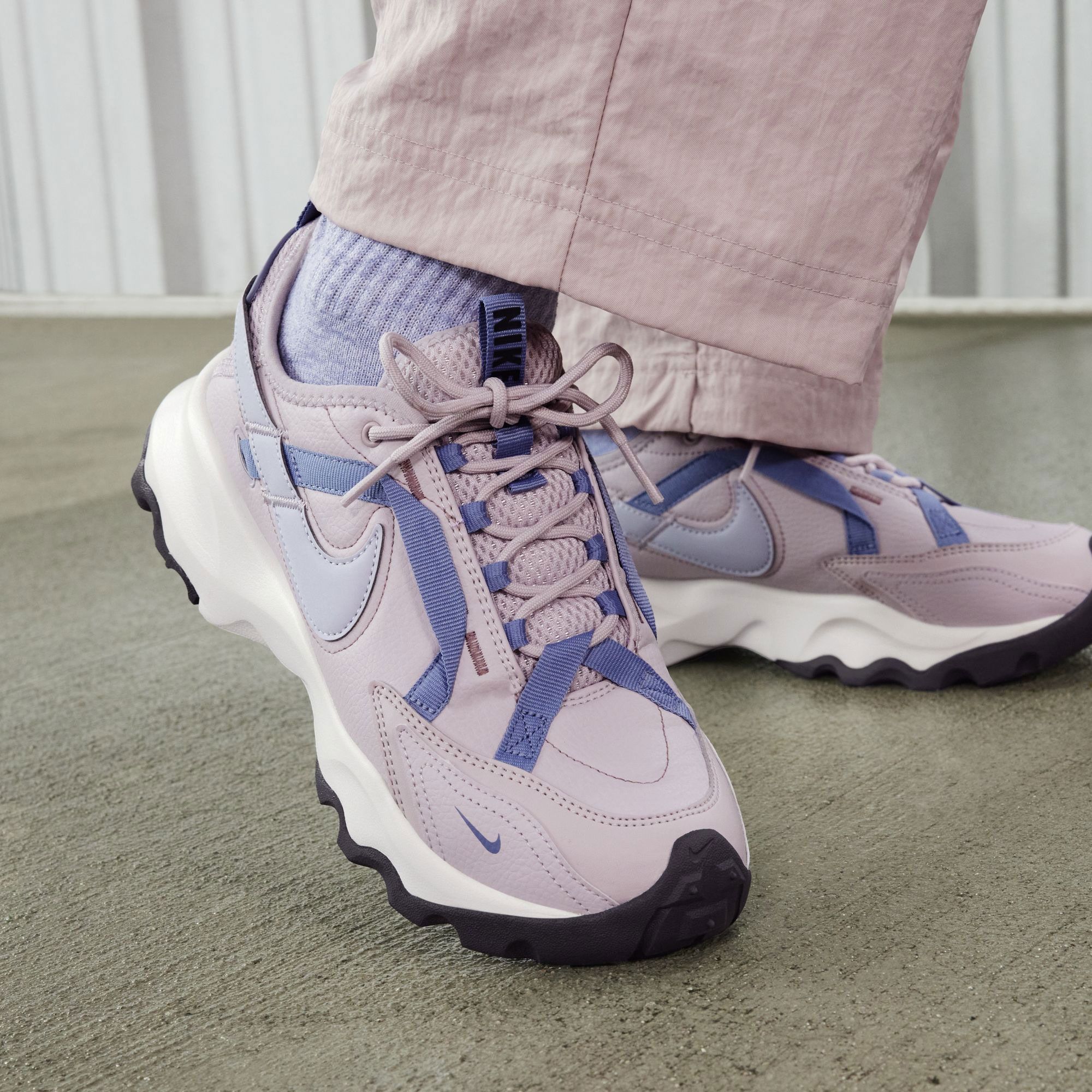 Baskets Nike TC 7900
