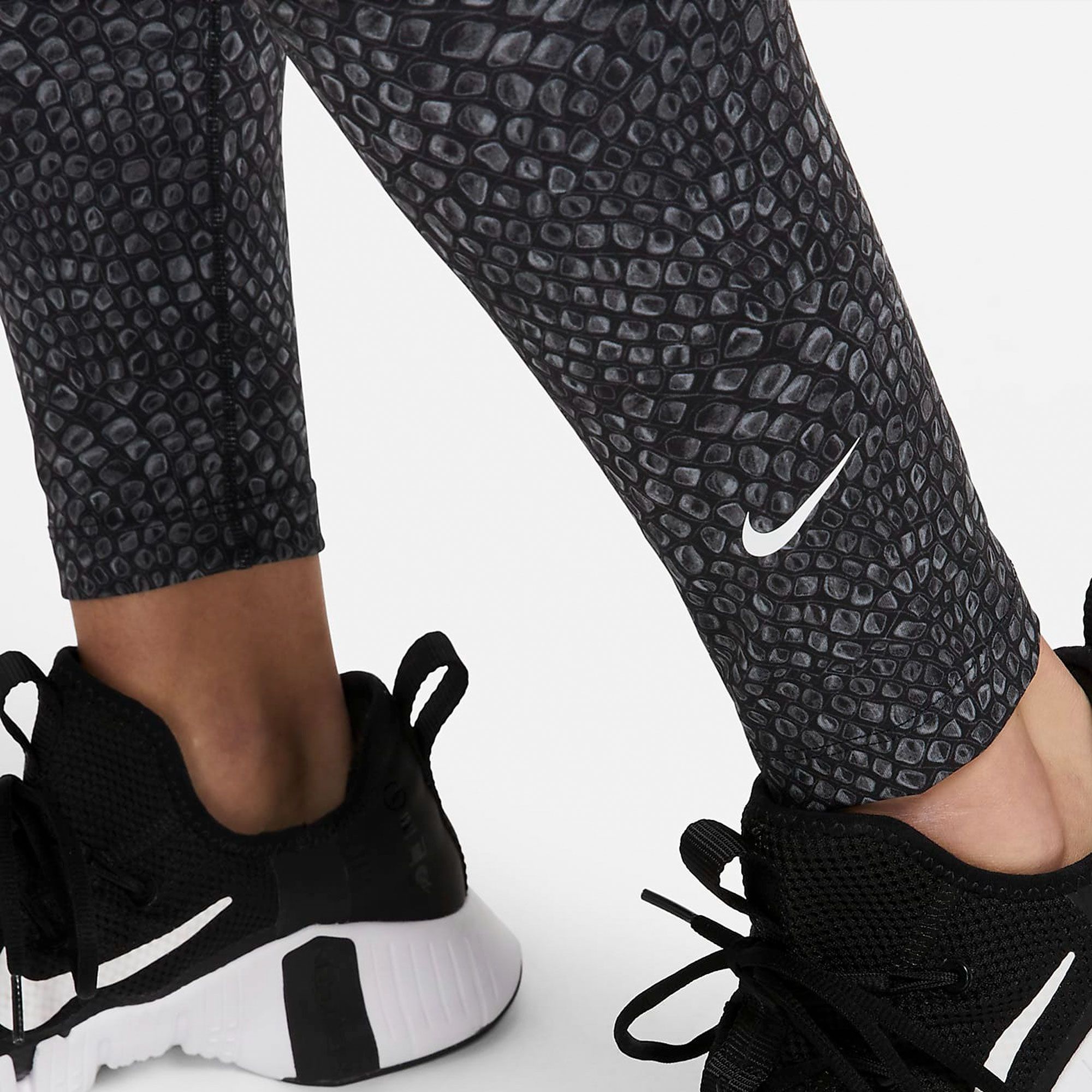 Nike Dri-FIT Essential Tight Dames