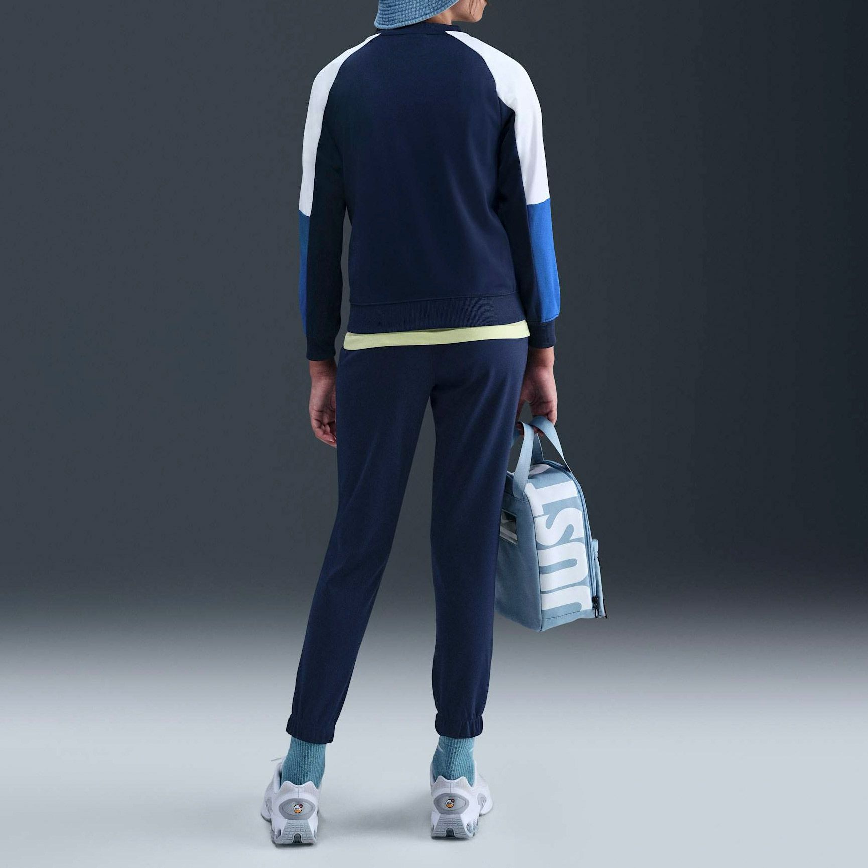 nike repeat poly knit crew