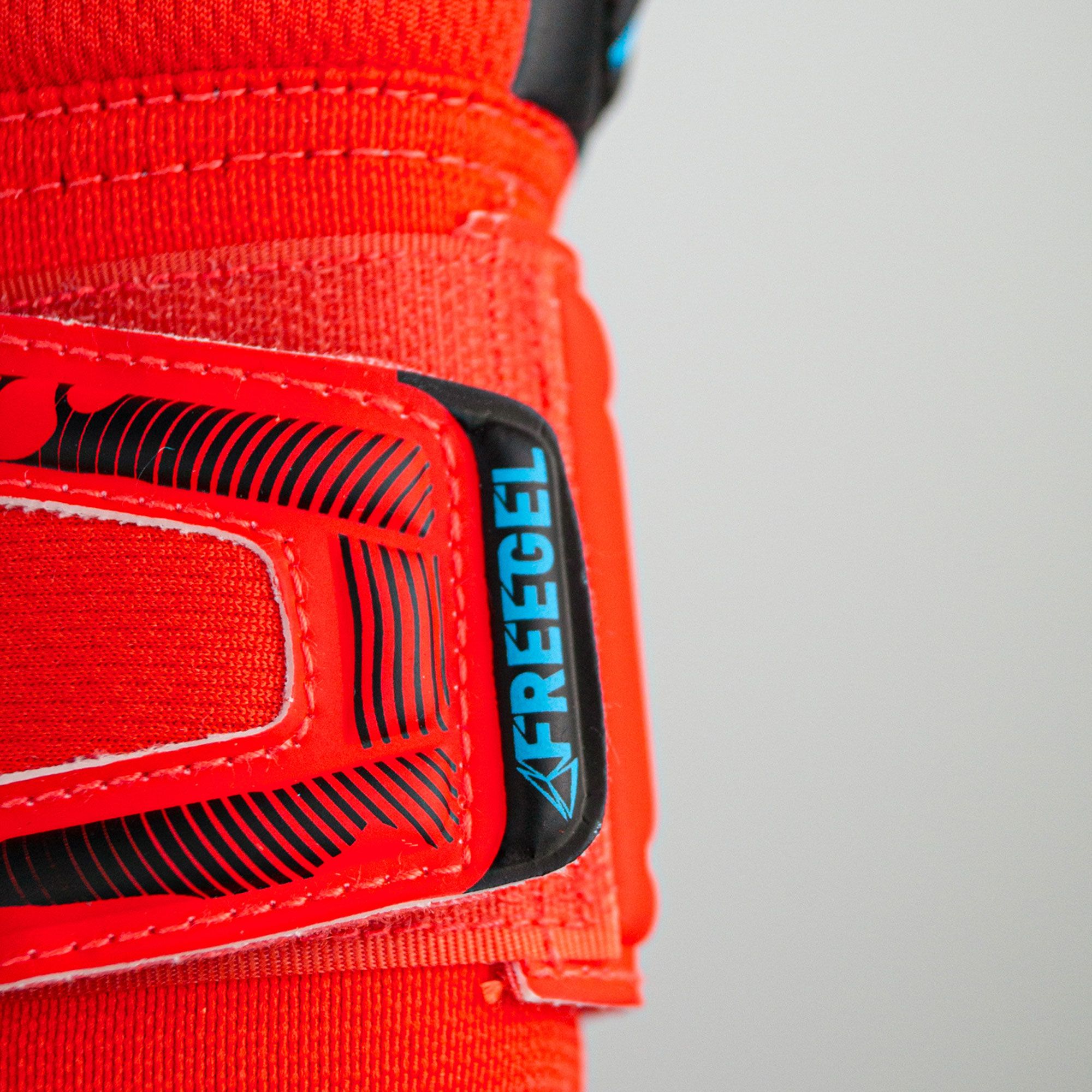 Reusch Attrakt Freegel Silver Finger Support Torwarthandschuhe Senior