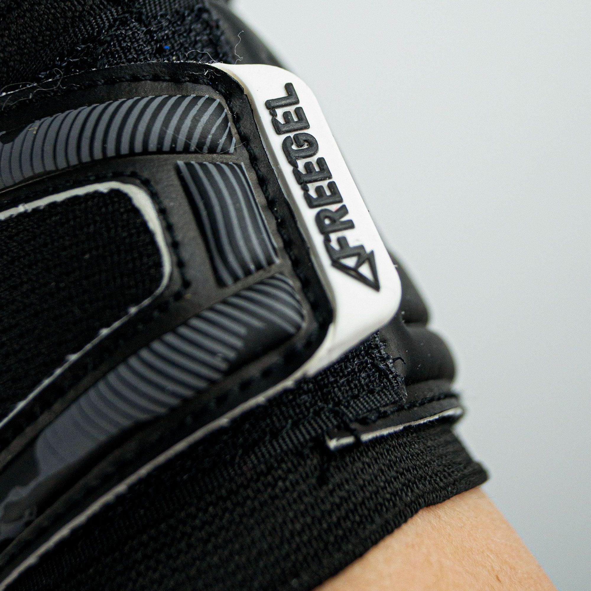 Reusch Attrakt Freegel Infinity Torwarthandschuhe Senior