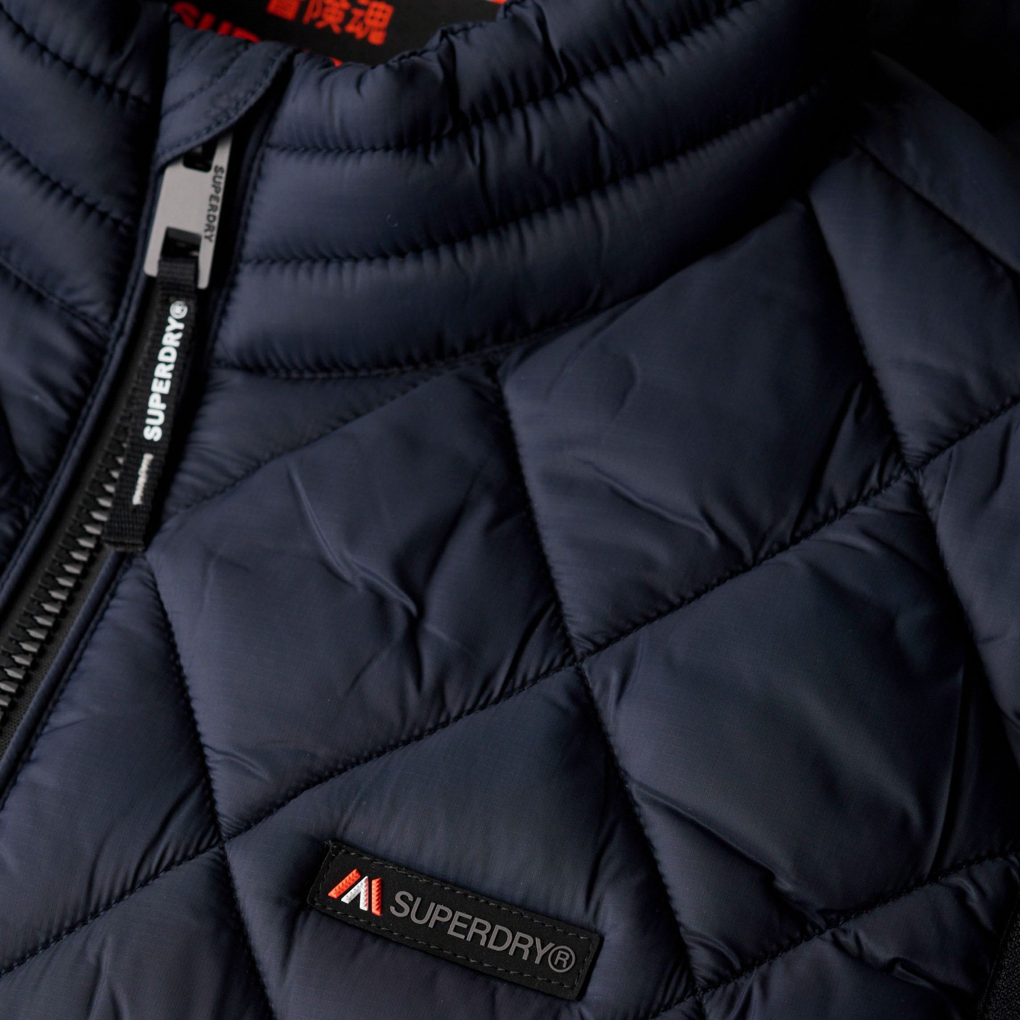 Chauffre-corps Superdry Diamond Quilt Fuji Lite Hommes