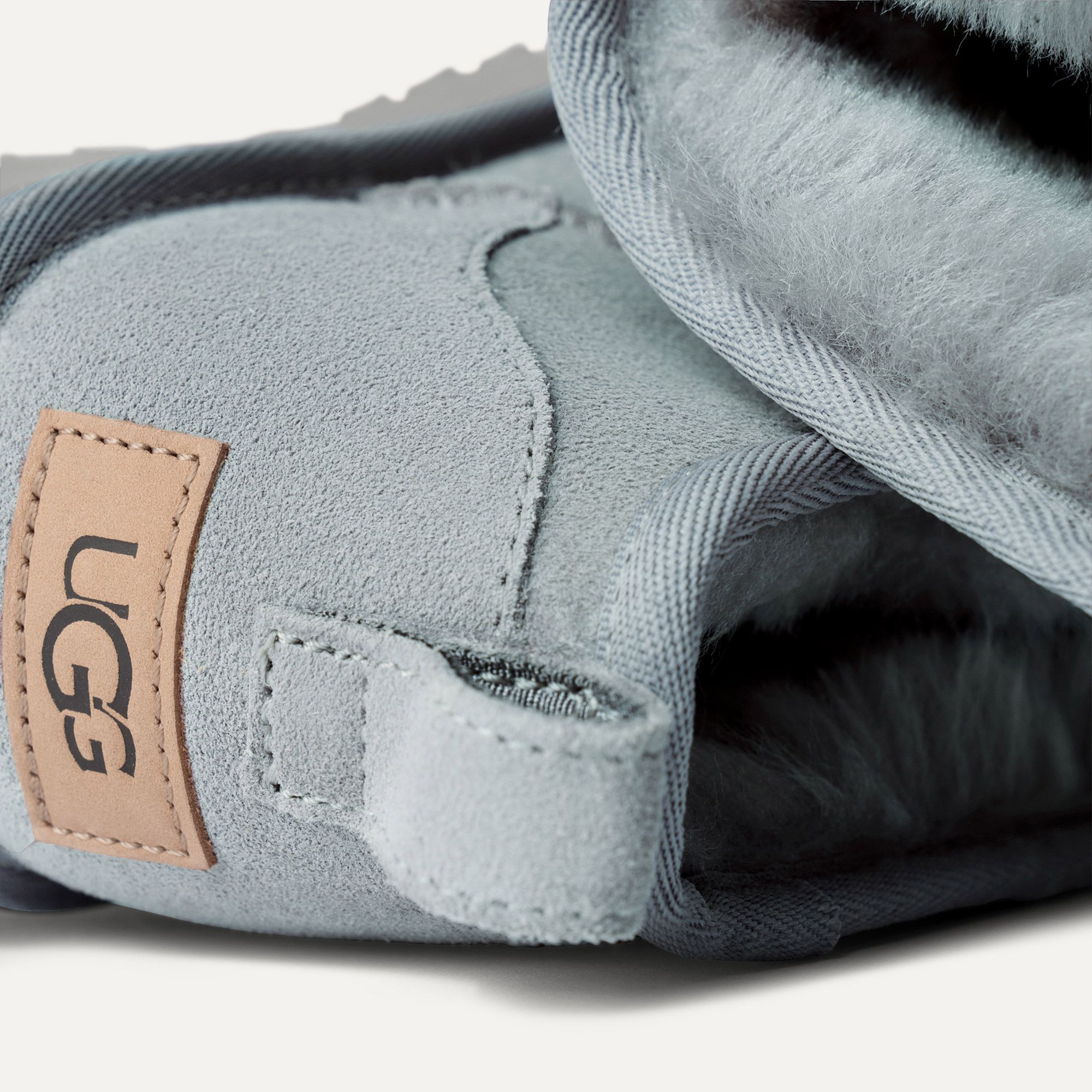 UGG Classic Ultra Mini Bottes Femmes