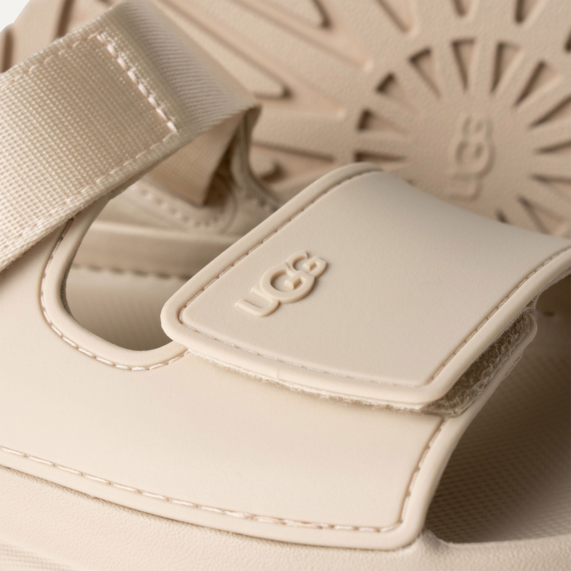 UGG GoldenGlow Sandaal Dames | PlutoSport